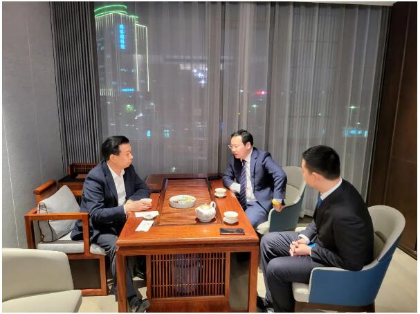 东方战略管理专家姜岚昕一行到访好想你枣业,架构好想你商学院,推动品牌战略全新升级…