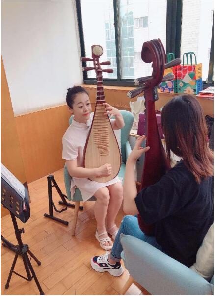 弦外之音:付芊与琵琶的交融教学之旅